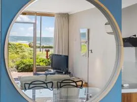By The Sea Beachfront Apartment Wifi