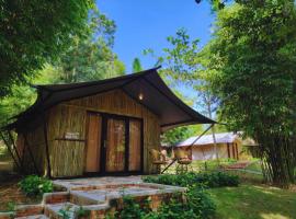 "D'BAMBOO KAMP" Desa Wisata Ekang，拉果伊的度假住所