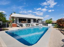 'Arafura Blue' a Poolside Family Oasis on the Coast, hotel in Nightcliff