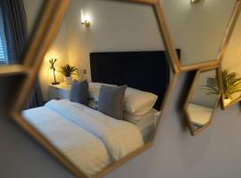 Quiet 2 bedroom gem in Stirling, hotel v destinaci Bridge of Allan