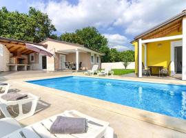 Trusina with pool in Istria, villa em Valtura