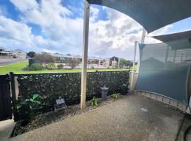 Unit 51 Seafront Estate โรงแรมในจูเรียนเบย์