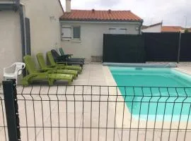 Villa charmante à Saint-Georges-de-Didonne avec piscine privée.