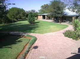 Midvaal Guesthouse, hotel malapit sa Kliprivier Country Club, Meyerton