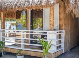 Dreamshore Kiwi Beach Resort، فندق مع موقف سيارات في Tabugon