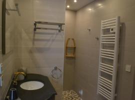 Occit'Homières, hotel v destinaci Saint-Pons