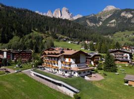 Alpenhotel Panorama, wellness hotel v Campitello di Fassa