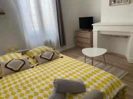 L'entre Stud', hotel u gradu Kastr