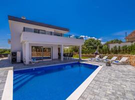 Vila KATHARINA s privatnim bazenom, villa em Žgaljić