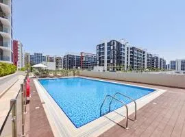 Zen Condo With Burj Khalifa View In Vibrant City
