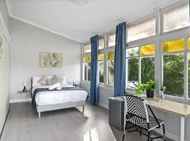 Rustic Grand Double Room - Centrally Located