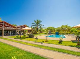 Refúgio de Lazer: Chácara c/ Espaço e Conforto, hotel em Caldas Novas