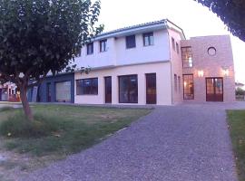 Εν Αγρια, hotel v destinaci Agria