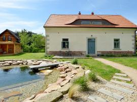Prázdninový dům DESÍTKA, hotel v destinaci Svídnice