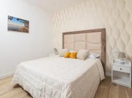 Nonno Angelo - 4 Bedrooms with Free Parking & Seaview Balcony
