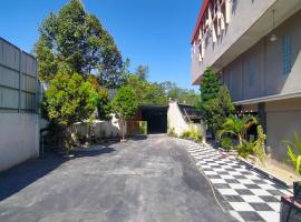 Wisma Samrat, khách sạn có hồ bơi ở Rantepao