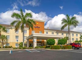 Comfort Suites Sarasota-Siesta Key, hotell nära Sarasota National Cemetery, Sarasota