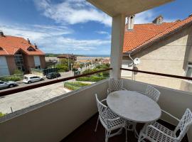 Duplex con Terraza en Mogro, Hotel in Mogro