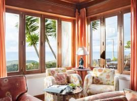 4BR House with Ocean View in Sintra by Host for Us, hotel en Colares