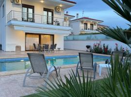 Villa Hanioti with pool, hotel en Chaniotis