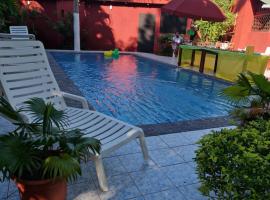 Bungalow chez Mouch Nosy Be 1, hotel sa Nosy Be
