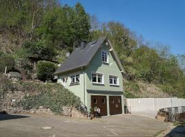 Ferienhaus mit Whirlpool und Sauna，貝爾恩卡斯特爾－庫斯的有熱水按摩池的飯店