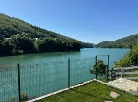 Doftana Lake House