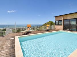 Nice Home In Mondragone With Heated Swimming Pool – hotel w mieście Mondragone