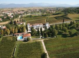 Villa Dragoni – hotel w mieście Buttrio