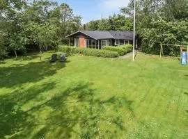 3 Bedroom Pet Friendly Home In Højslev