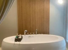 Khroma Luxury Suite 4 beach front apartment