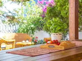 Salemi's Garden, free parking IUNS0217