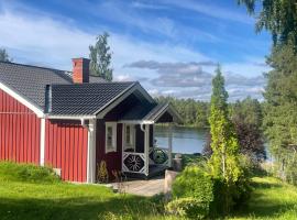 The Pintorp cabin by the lake, hotel en Mora