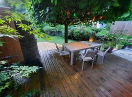 En bord de rivière, hotel in Luchon