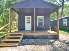 Grove Cabin with Shared Fire Pit - Close to Lake!, villa in Grove