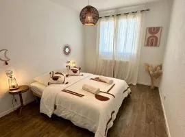 T2 60m2, Centre Ville, Parking Gratuit, Terrasse, Proche Tram, à seulement 15mn des Plages