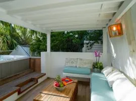 One bedroom bungalow with shared pool jacuzzi and furnished terrace at Saint Barthelemy