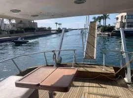 NUIT EXCEPTIONNELLE SUR UN SUPERBE BATEAU Yacht !
