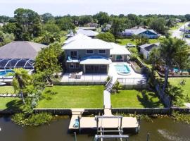 Riverfront Luxury Pool & Hot Tub fishing paradise near beaches Mets Stadium, cottage in River Park
