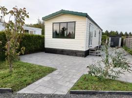 Cozy chalet near Amsterdam at Camping Venhop, cottage in Berkhout
