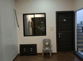 Single Room For Rent in Mahalaxmi Nagar – domek wiejski w mieście Indore