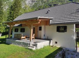 Holiday home by the emerald river, hotell i Soča