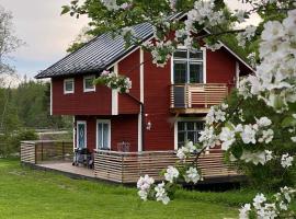 Sea Side Cabin, casa rústica em Borlänge