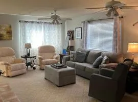 Rare four Bedroom MeadviewVacation Home - Grand Canyon West-Skywalk