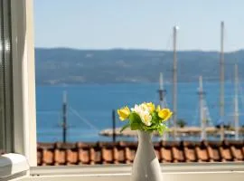 Apartment KATE only 10 meter from beach near SPLIT