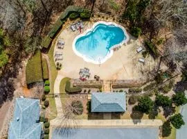 Balcony and Community Perks Lake Martin Condo!
