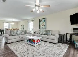 Deep Blue Yonder - Ping-pong! Bikes! Games! Cute and cozy 3-bed, 2-bath home in the heart of Crystal Beach!