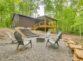 Hocking Hill Cabin with Fire Pit and Grill, hotel in South Bloomingville