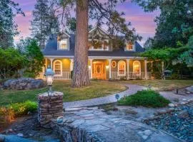 Emerald Escape! 50 Acres w/Hot Tub, Game Room