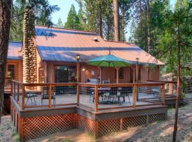 Cub House Cozy Cabin -Inside Yosemite -Pet Friendly, holiday home in Wawona